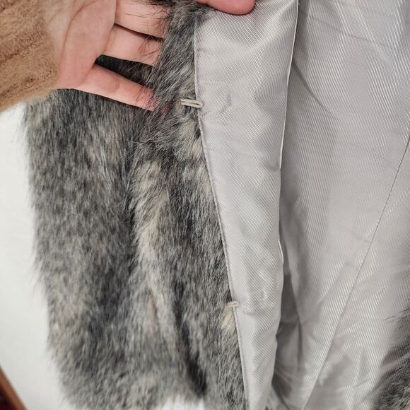 Party Chic Boho Fur Luxe Elevated Winter Vest | Banana Republic Size Medium - Picture 4 of 6